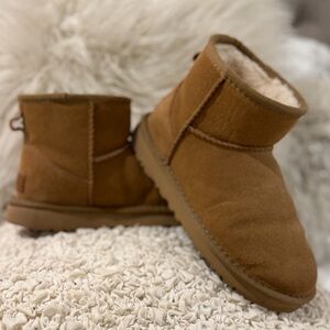 UGG Women’s Chestnut Brown Classic Mini Boots